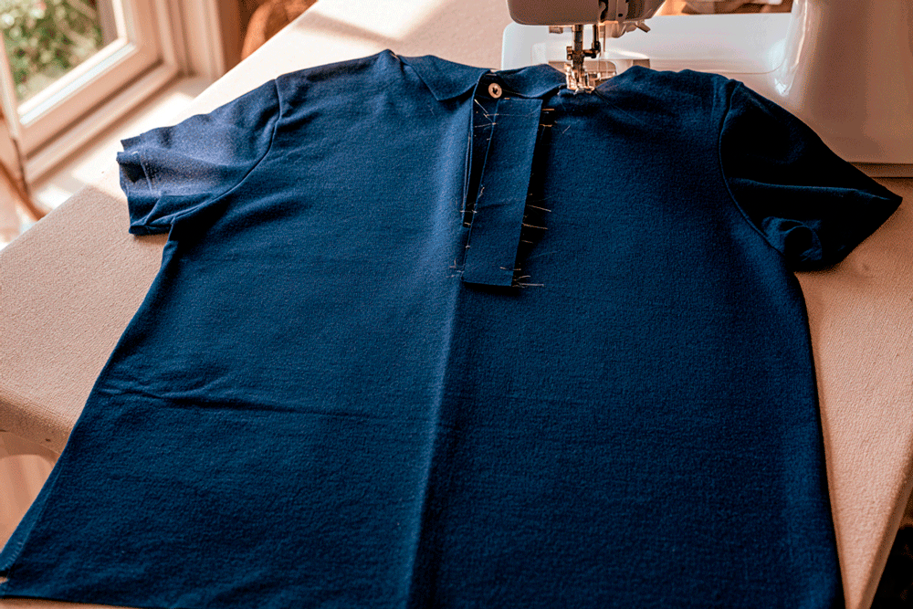 Sewing the placket and collar on a boy's polo shirt — key construction techniques